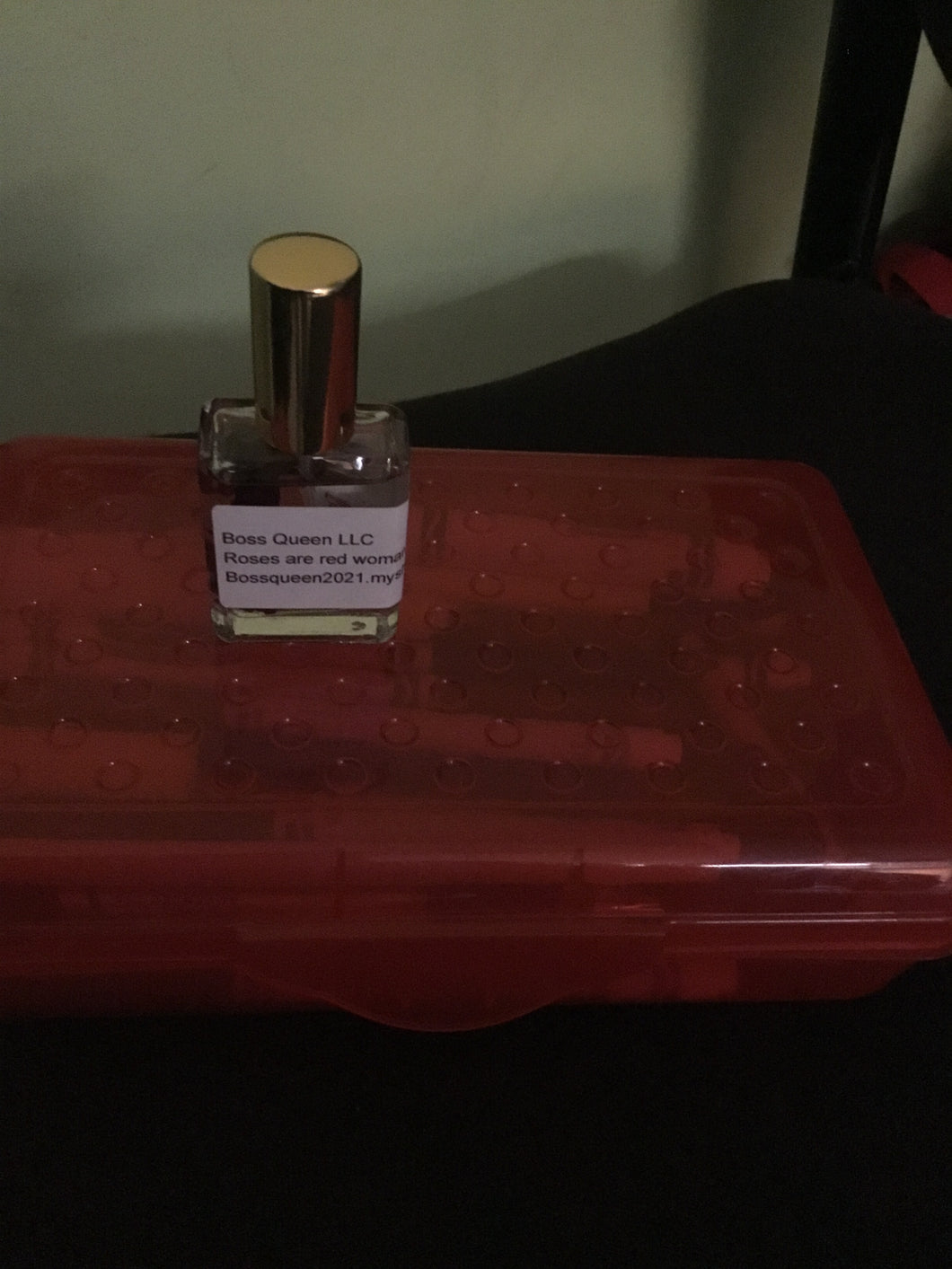 Roses are red woman body perfume