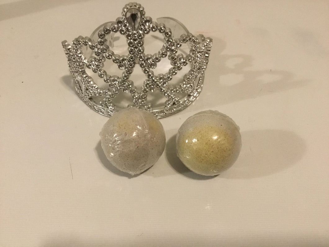 Mint chocolate chip bath bombs