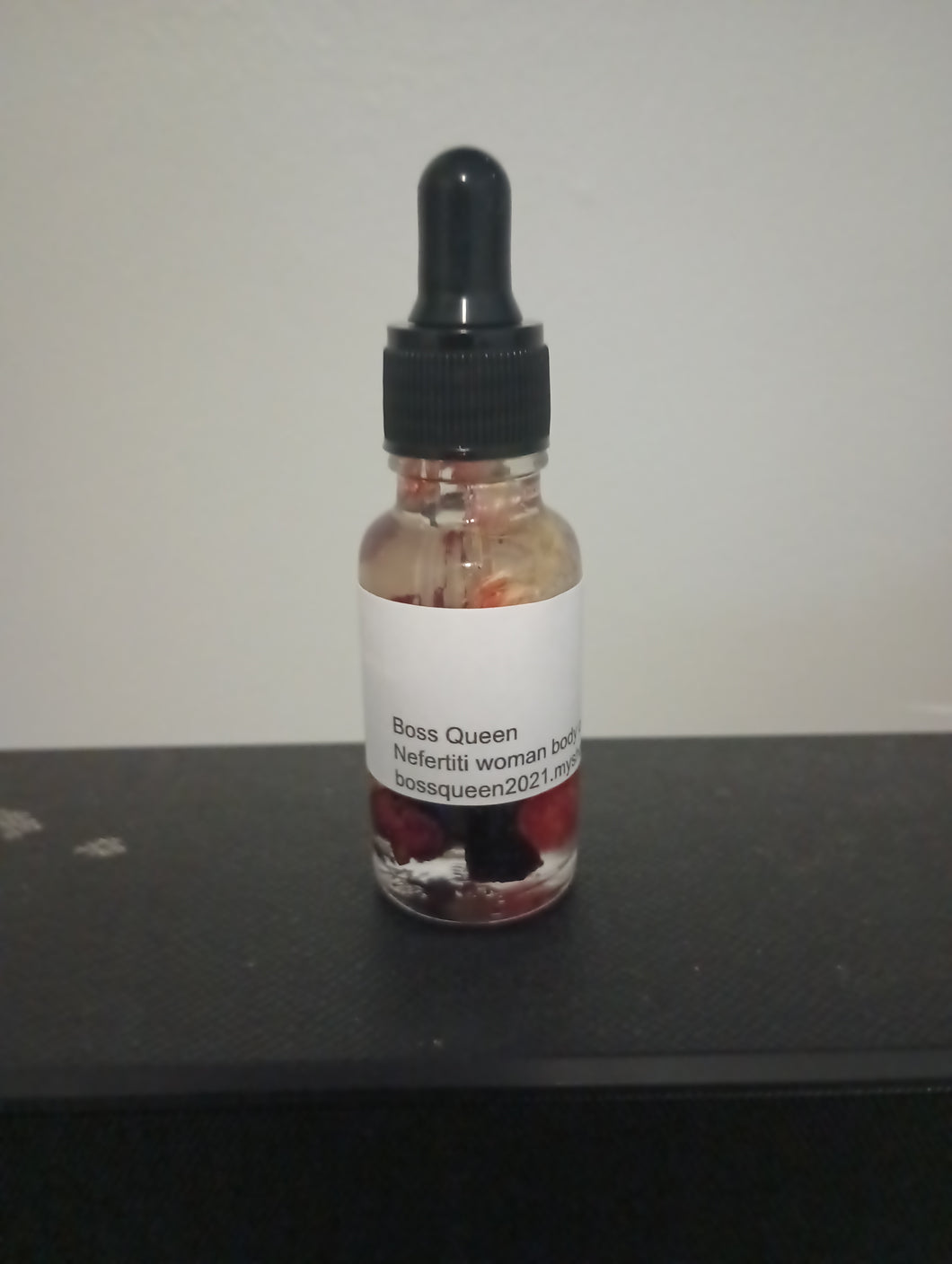 Nefertiti woman body oil